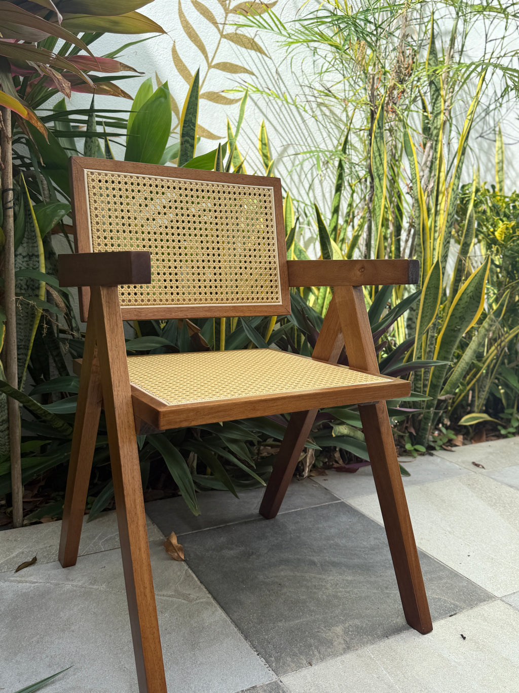 Silla Beige de madera con Bejuco 2 ANT (precio por 2 unidades)