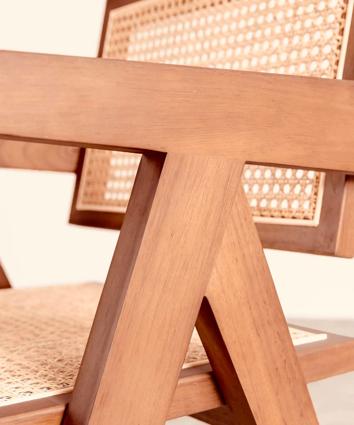 Silla Beige de madera con Bejuco 2 ANT (precio por 2 unidades)