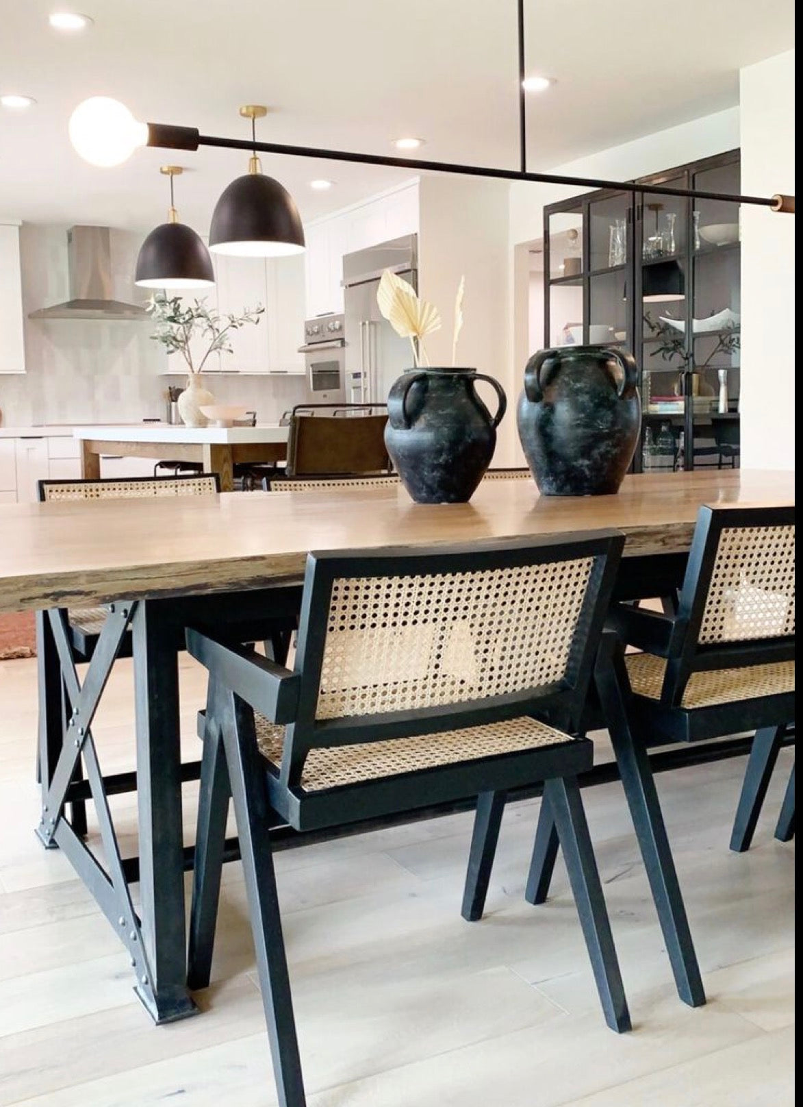 Silla Negra de Madera con Bejuco 1 KAL (precio por 2 unidades)