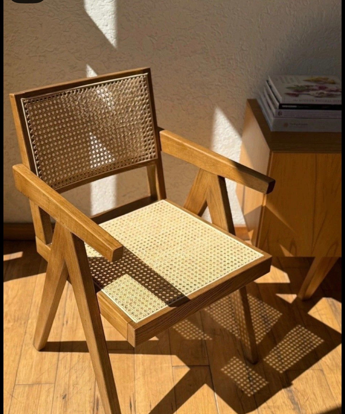 Silla Beige de madera con Bejuco 2 ANT (precio por 2 unidades)