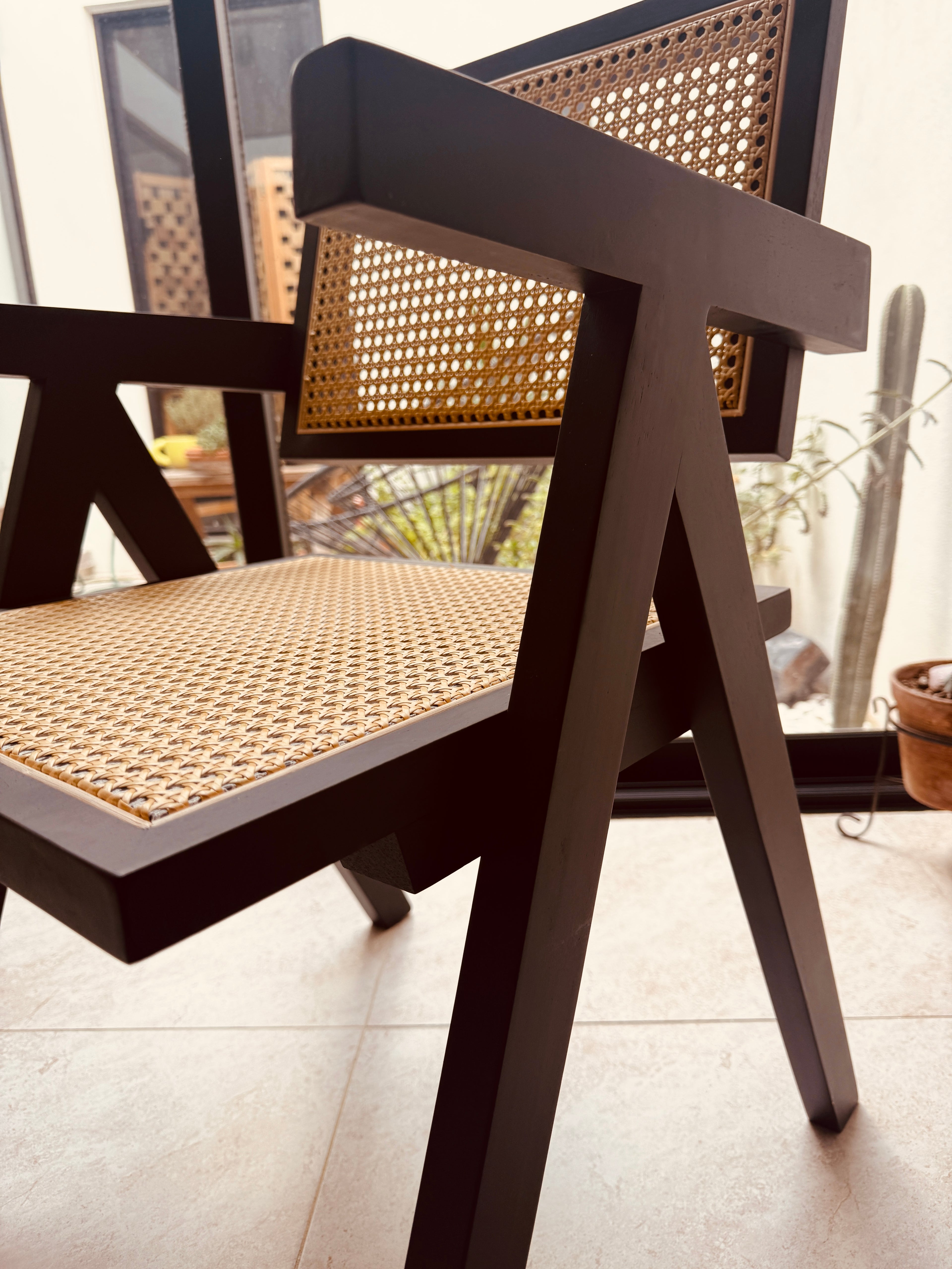 Silla Negra de Madera con Bejuco 1 KAL (precio por 2 unidades)