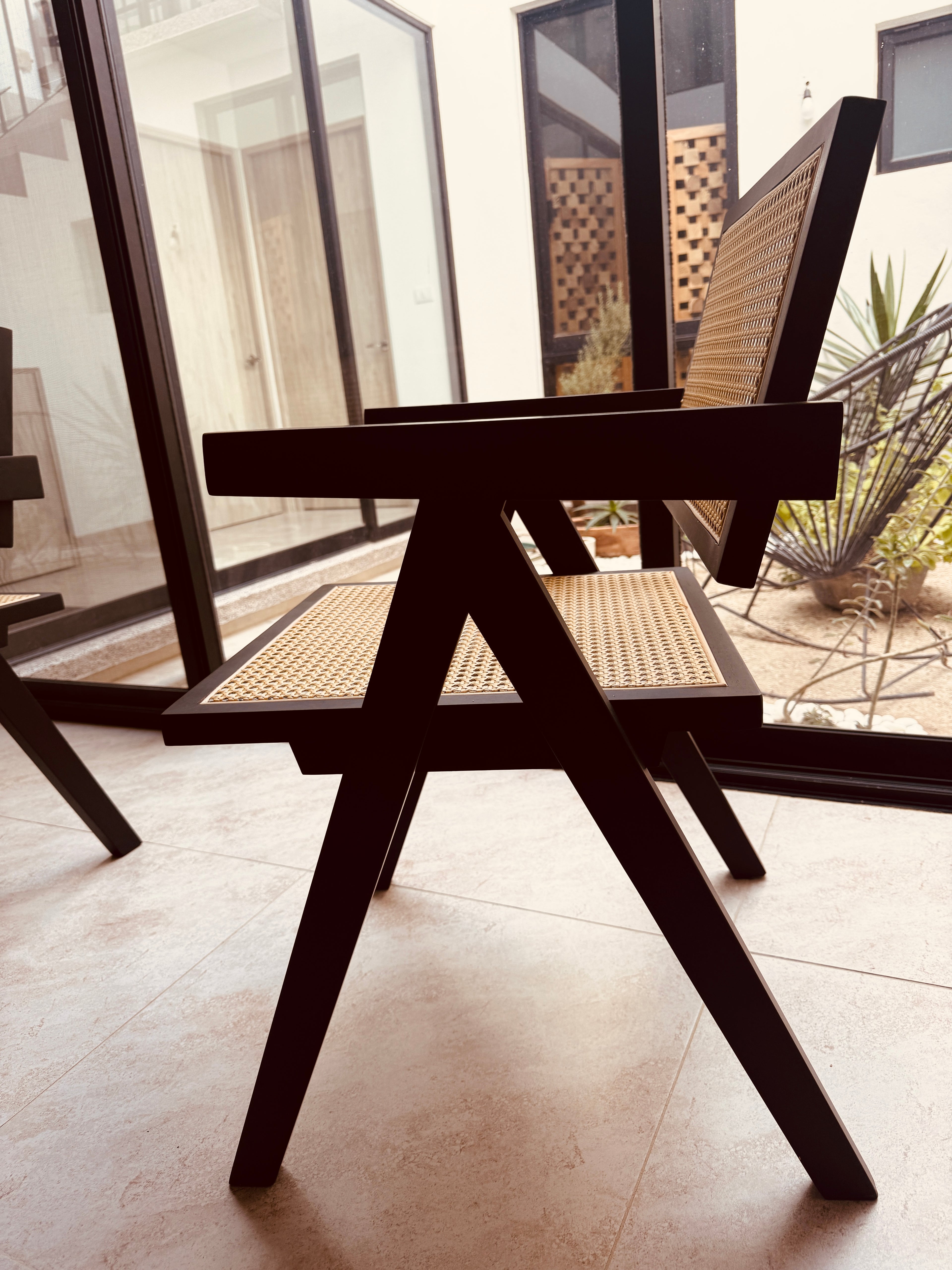 Silla Negra de Madera con Bejuco 1 KAL (precio por 2 unidades)
