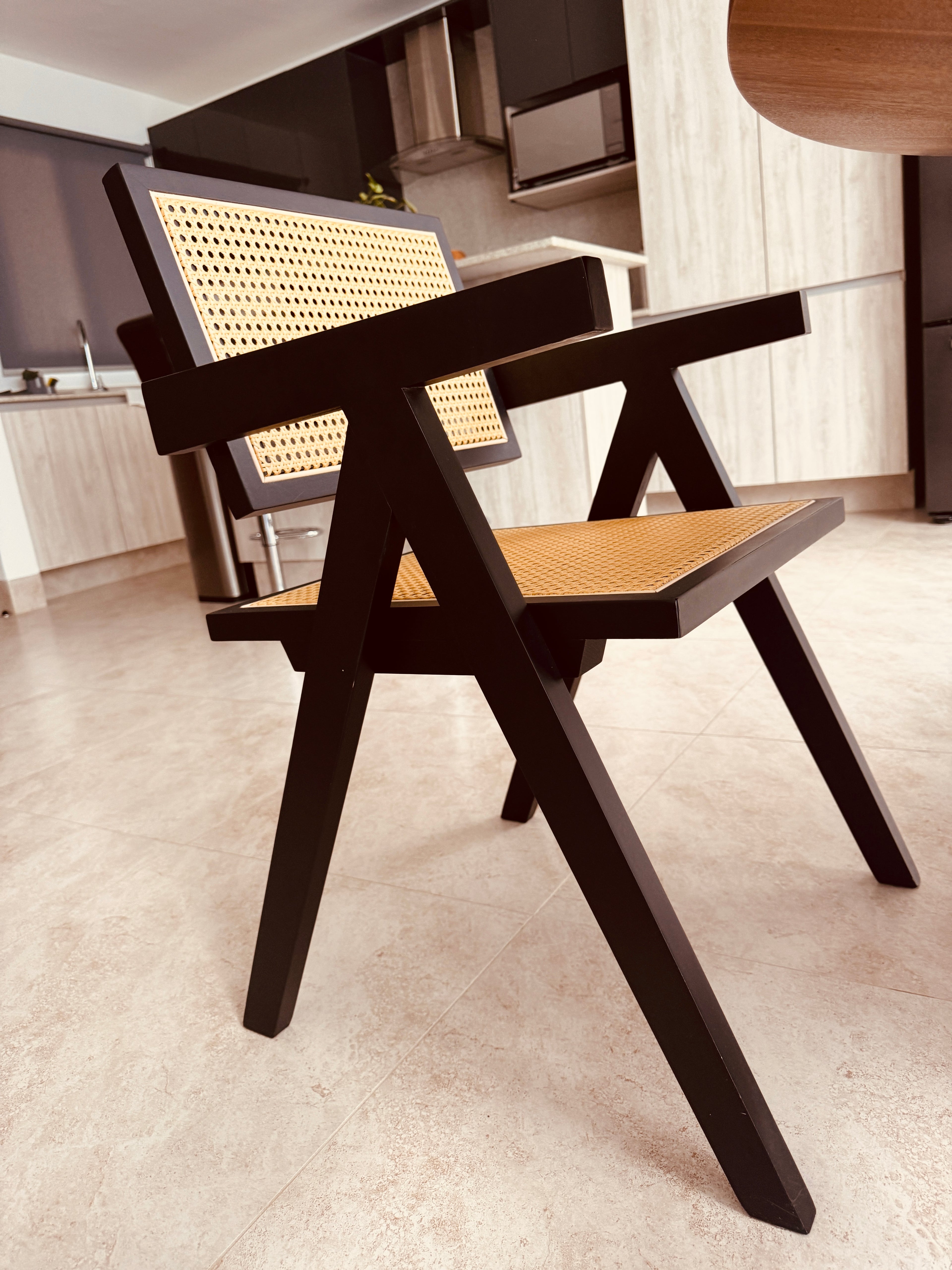 Silla Negra de Madera con Bejuco 1 KAL (precio por 2 unidades)