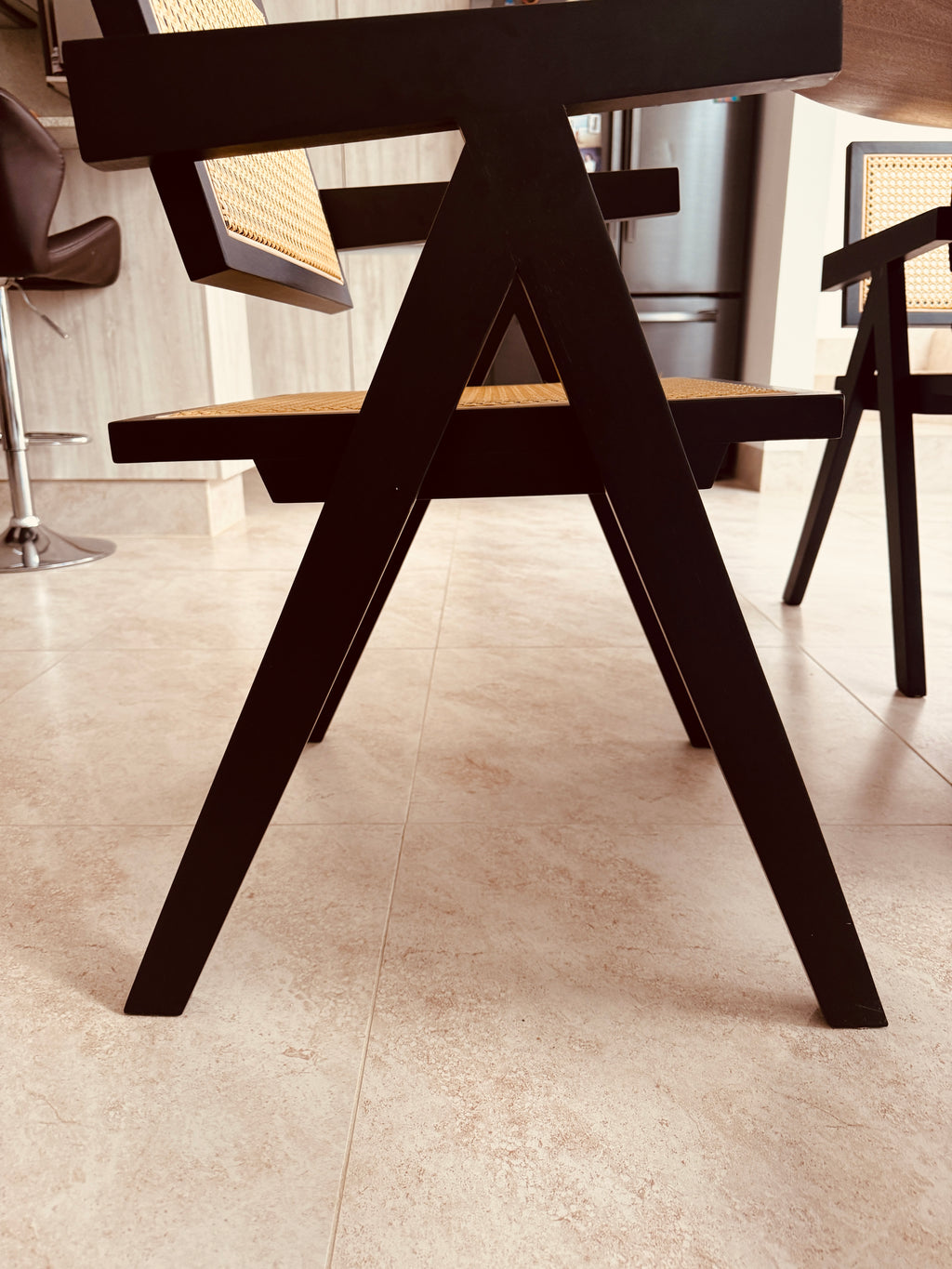 Silla Negra de Madera con Bejuco 1 KAL (precio por 2 unidades)