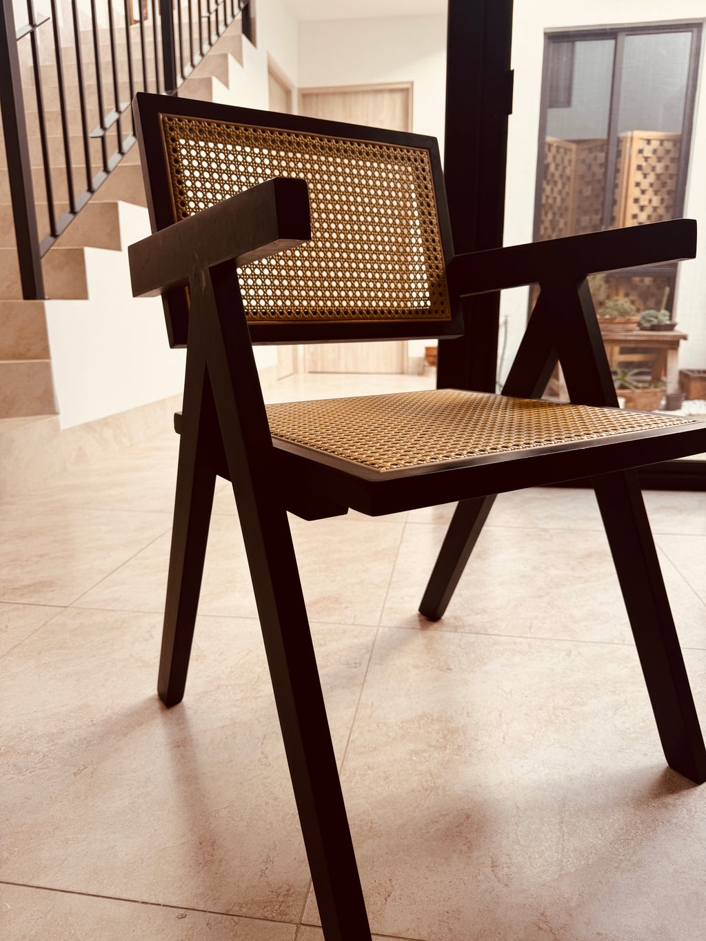 Silla Negra de Madera con Bejuco 1 KAL (precio por 2 unidades)