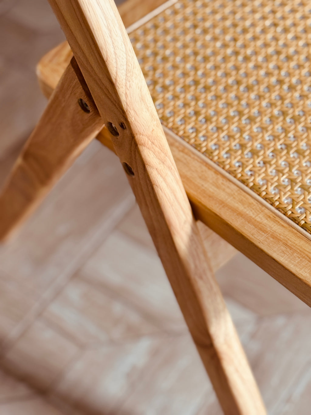Silla Beige de madera con bejuco plegable 3 STERN (precio por 2 unidades)